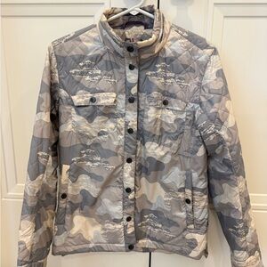 EUC Stio Skycrest Insulated Camouflage Jacket in Gray and Cream